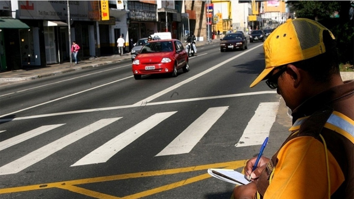 É possível trocar uma multa de trânsito por uma advertência? Entenda Possibilidade geralmente se aplica a infrações menores