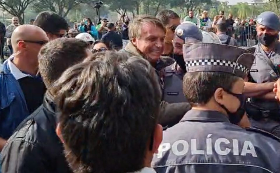 Promotoria vai investigar líderes de motociata com Bolsonaro em SP por falta de máscaras