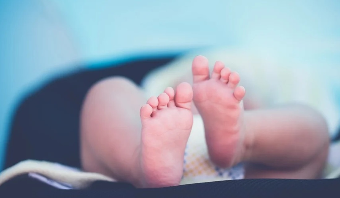 Uma recém-nascida precisou levar 13 pontos após sofrer um corte profundo no rosto durante uma cesárea de emergência, em Denver, - Bebê tem corte no rosto em cesárea de emergência e leva 13 pontos, nos EUA