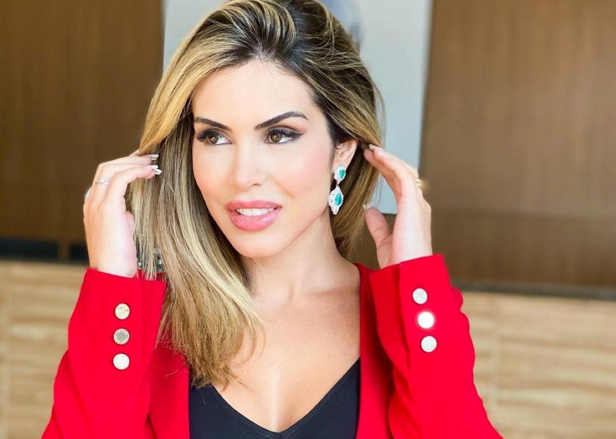 Jornalista Mariana Martins foi infectada por bactéria durante troca de silicone Ex-apresentadora fez denúncia na vigilância sanitária