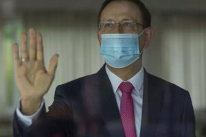 Ele é apontado como um dos integrantes do chamado 'gabinete paralelo'