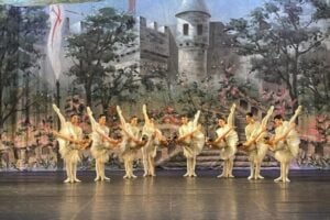 Basileu França apresena 2º temporada de Suítes Clássicas