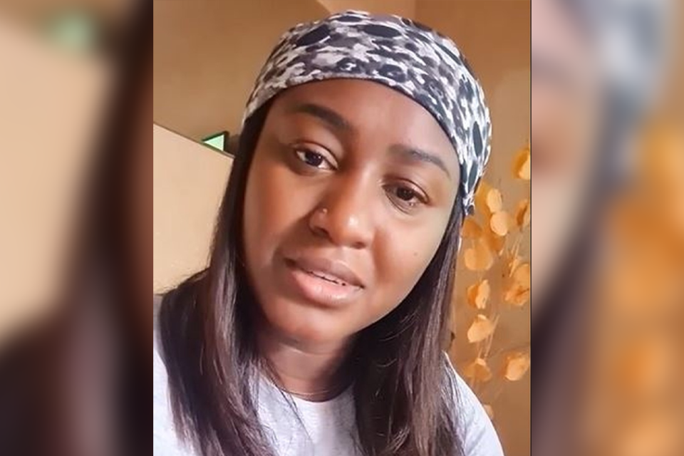 Juliane Ferraz afirma que quando isso aconteceu, um senhora branca passou e o alarme apitou. Porém, ela sequer foi parada