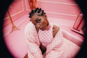 Gueto Inspirada por Beyoncé, Iza resgata raízes com ‘Gueto’: "Não é bom ser exceção"