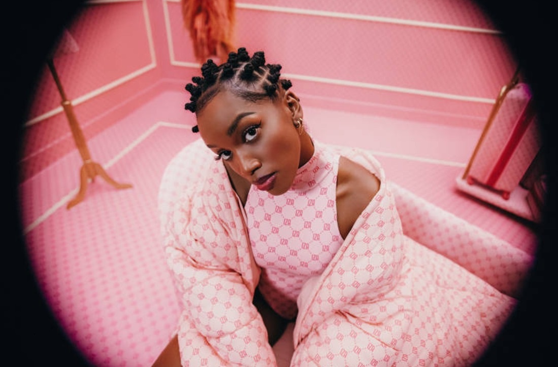 Gueto Inspirada por Beyoncé, Iza resgata raízes com ‘Gueto’: "Não é bom ser exceção"