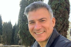 Leonardo Vieira denuncia ameaças de morte por ser gay: 'Covardes'