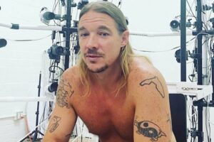 Cantor afirma em entrevista que está aberto a namorar homens Diplo diz que já recebeu sexo oral de um homem, mas que não se define como gay