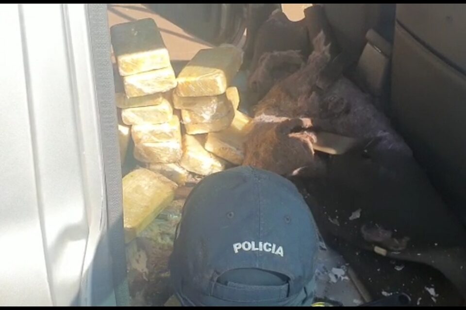 PRF apreende 60 kg de cocaína em Jataí