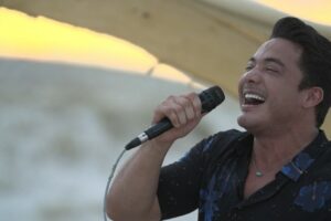 Wesley Safadão comanda luau para uma das tribos de 'No Limite' nesta segunda (7)