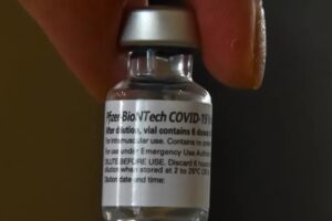 Medida foi aprovada porque estudos desenvolvidos pela farmacêutica e analisados pelo órgão indicaram a segurança e eficácia da vacina para este público