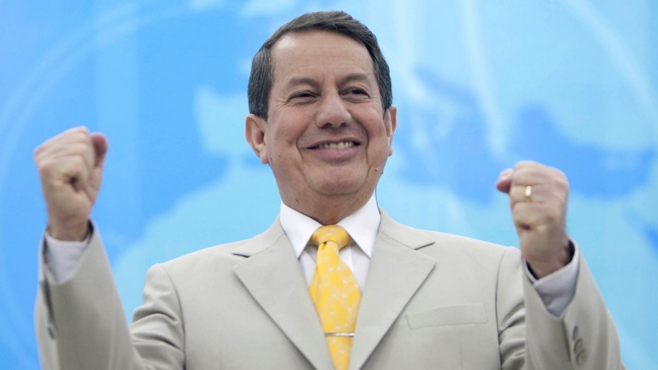 Pastor R.R. Soares é intubado após complicações da Covid-19, diz site; filho nega