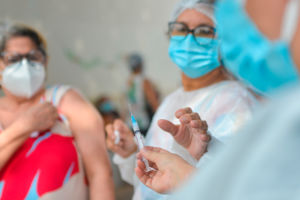 DF abre agendamento para vacinação de grupo de 12 a 17 anos com comorbidades