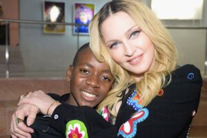 David Banda Madonna publica vídeo de filho desfilando de vestido: "Confiança é tudo"