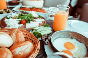 Uber Eats sugere restaurantes com brunch para Dia dos Namorados em Goiânia