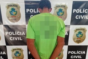 A Polícia Civil prendeu L. B. S., de 43 anos, suspeito de matar Fabiana da Cruz de Souza, 34, no dia 29 de abril de 2021, em uma feira do setor Jardim Bela Vista, em Anápolis - Polícia prende suspeito de jogar etanol e atear fogo em mulher, em Anápolis
