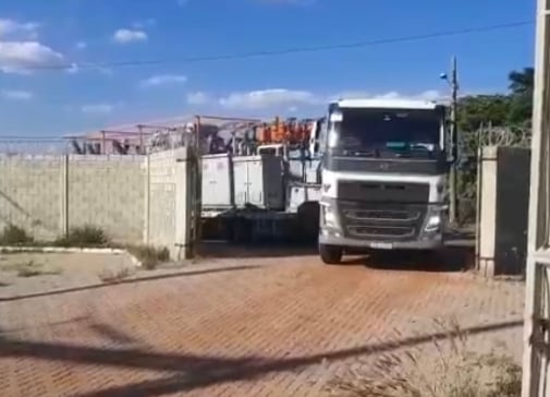 Duas das quatro novas subestações móveis de energia chegam a Goiás (Foto: Enel)