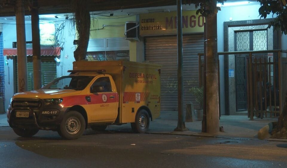 Segundo a Polícia Civil, casal pode ter sofrido uma intoxicação por gás no banheiro, já que o chuveiro estava aberto e os corpos caídos no box