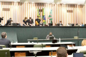 Assembleia aprova texto do governo que muda nomes de escolas