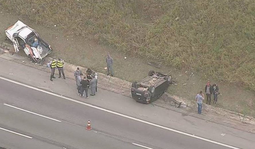 Acidente na rodovia Anhanguera deixa sete feridos, nesta terça-feira (22). Cinco bombeiros que socorriam vítimas de um capotamento foram atropeladas, além de dois civis. - Reprodução/TV Globo