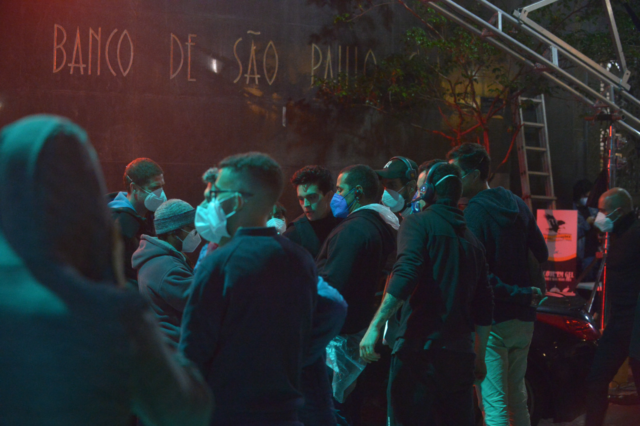 Luan Santana grava clipe com ex de Maluma em São Paulo; confira imagens