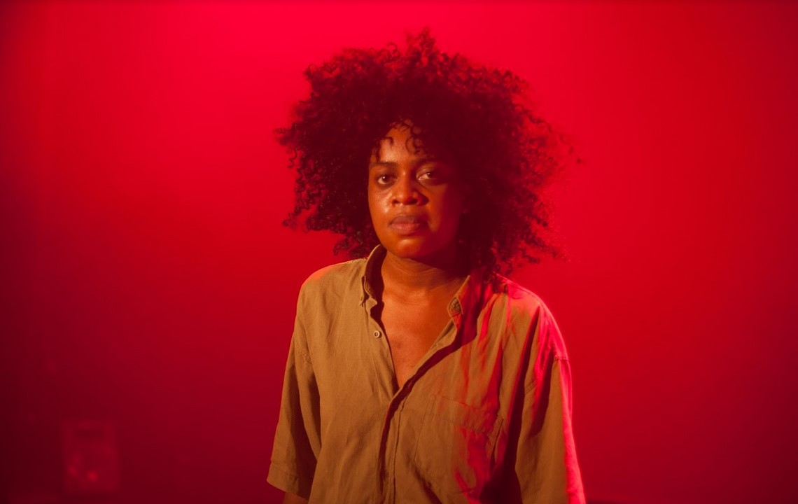 #EmCasaComSes apresenta A Estrangeira