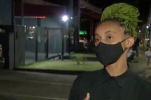 Garçonete denuncia ter sido alvo de racismo após cliente discordar de conta em bar, em Anápolis Uma garçonete, que trabalha em um bar em Anápolis, a 55 km de Goiânia, registrou um boletim de ocorrência na Polícia Civil após ter sofrido ataques raciais