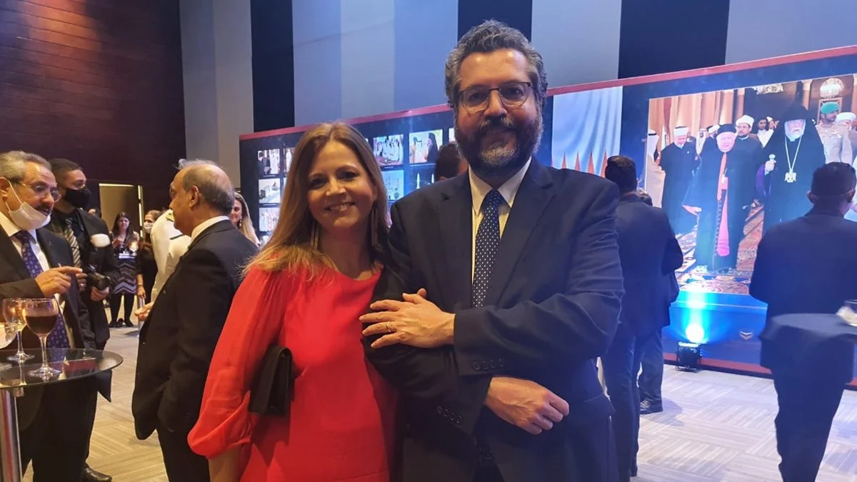 Com sigilos quebrados, Ernesto Araújo deve ir para consulado nos EUA