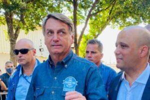Bolsonaro pode desistir de reeleição se voto impresso não for aprovado
