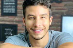 Ricky Tavares Ator denuncia criminoso que se passa por ele em app de paquera