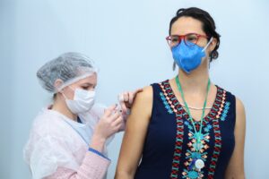 Aparecida inicia vacinação em pessoas com 46 anos ou mais (Foto: Enio Medeiros/SecomAparecida)
