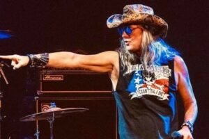 Morre Johnny Solinger, ex-vocalista do Skid Row, aos 55 anos