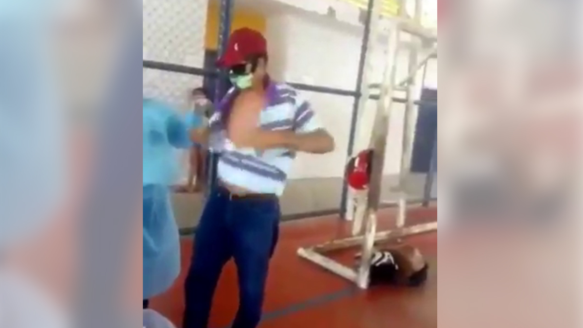 Vídeo está viralizando nas redes sociais. Esposa do homem ainda repreende o homem pela ação: "Menino, tudo é doido?"