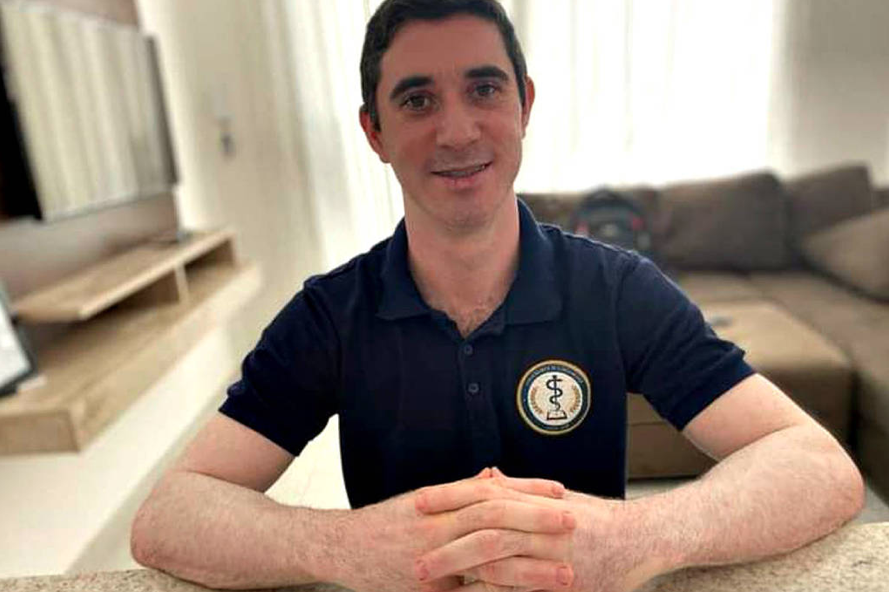 Gildásio Warllen dos Santos, 33, com vitiligo, entra por cotas raciais em medicina e tenta provar que é pardo para a UFSB - Arquivo pessoal