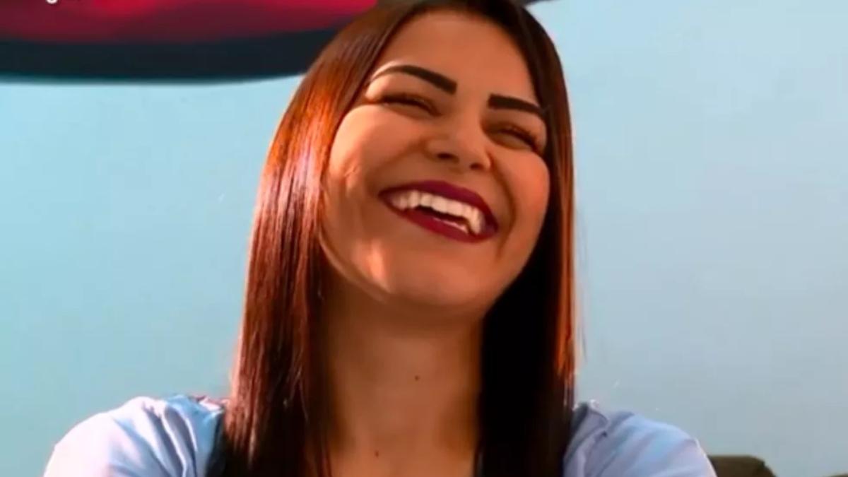 13 anos depois, jovem que teve a língua cortada com alicate durante torturas cometidas pela mãe adotiva, diz que perdoou agressora