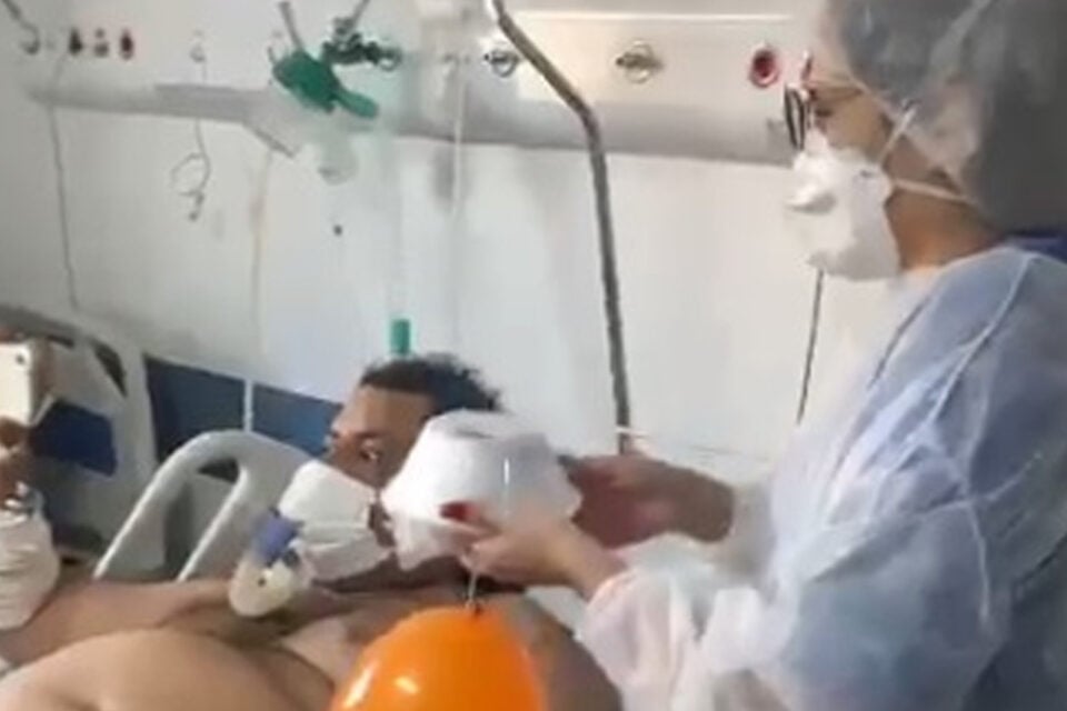 Profissionais do Hugo fazem aniversário de paciente com Covid na enfermaria