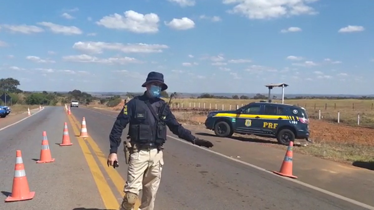 Polícia apreende agrotóxicos irregulares avaliados em R$ 20 mil no Sudoeste de Goiás (Foto ilustrativa: divulgação/PRF)