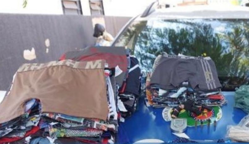 A Polícia Militar prendeu um homem suspeito de um roubo, que havia acontecido nesta terça-feira, enquanto ele vendia cuecas em Novo Gama - Suspeito de roubo é preso enquanto vendia cuecas em Novo Gama