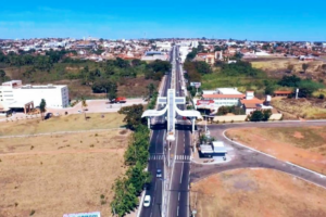 Portal na entrada de Trindade (Foto: Prefeitura)
