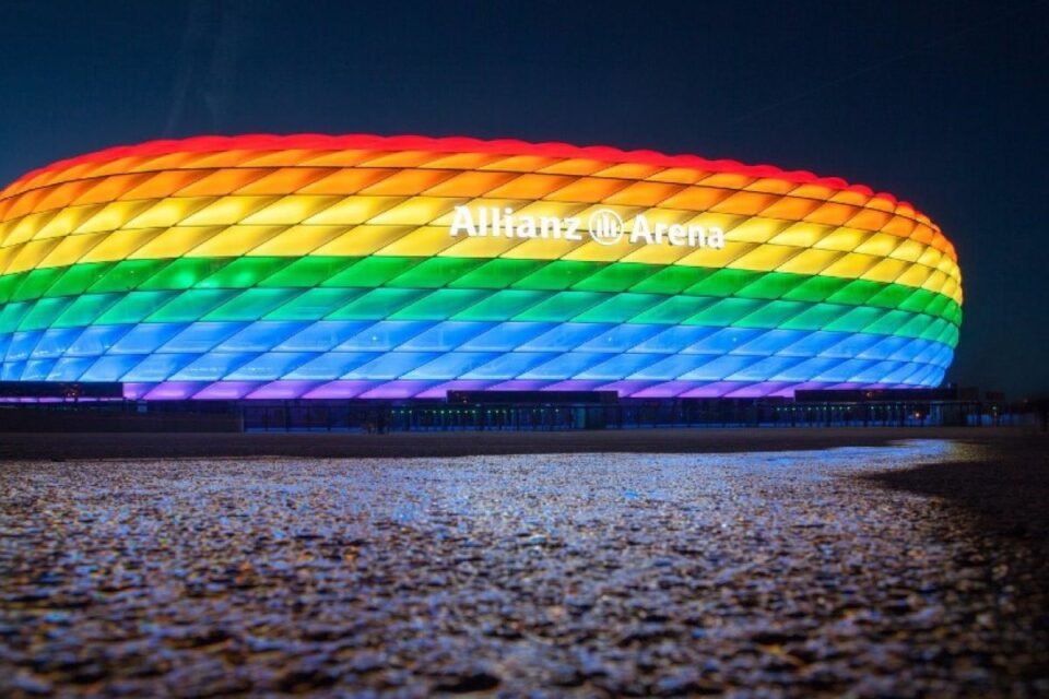 Allianz Arena arco íris divulgacao