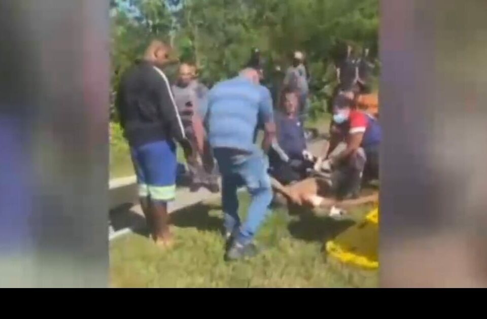 Vídeo rodou as redes socais. Jovem foi encaminhado ao hospital e seu estado de saúde é estável