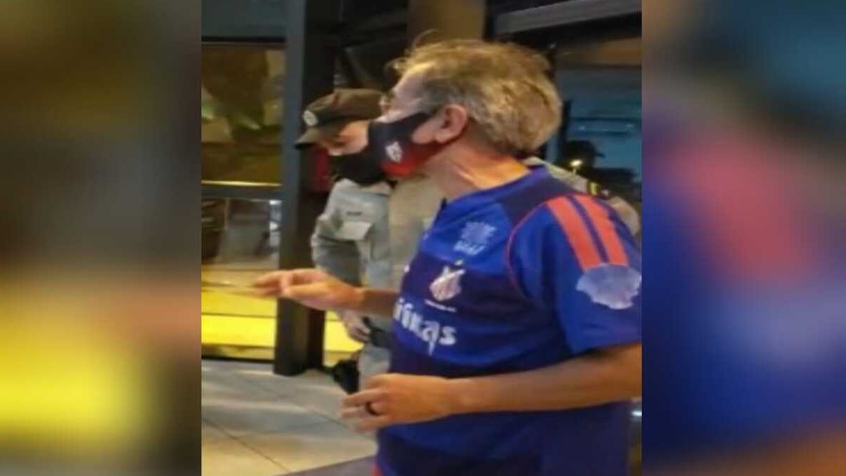 Professor preso por se recusar a tirar faixa contra Bolsonaro prestará esclarecimentos à PM