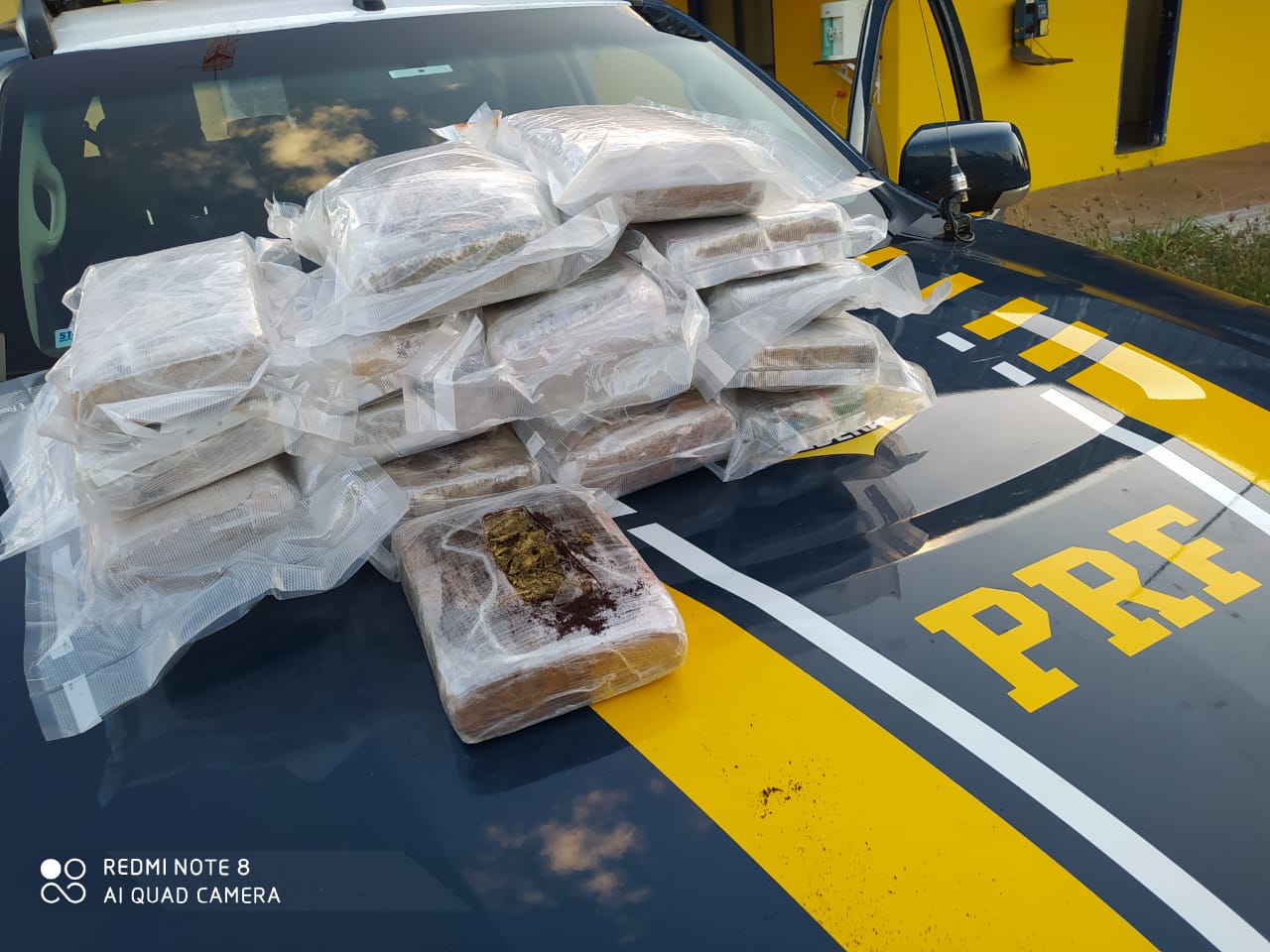 Segundo a PRF, o suspeito alegou que pegou a droga no Pará e que a levaria pra Feira de Santana, na Bahia