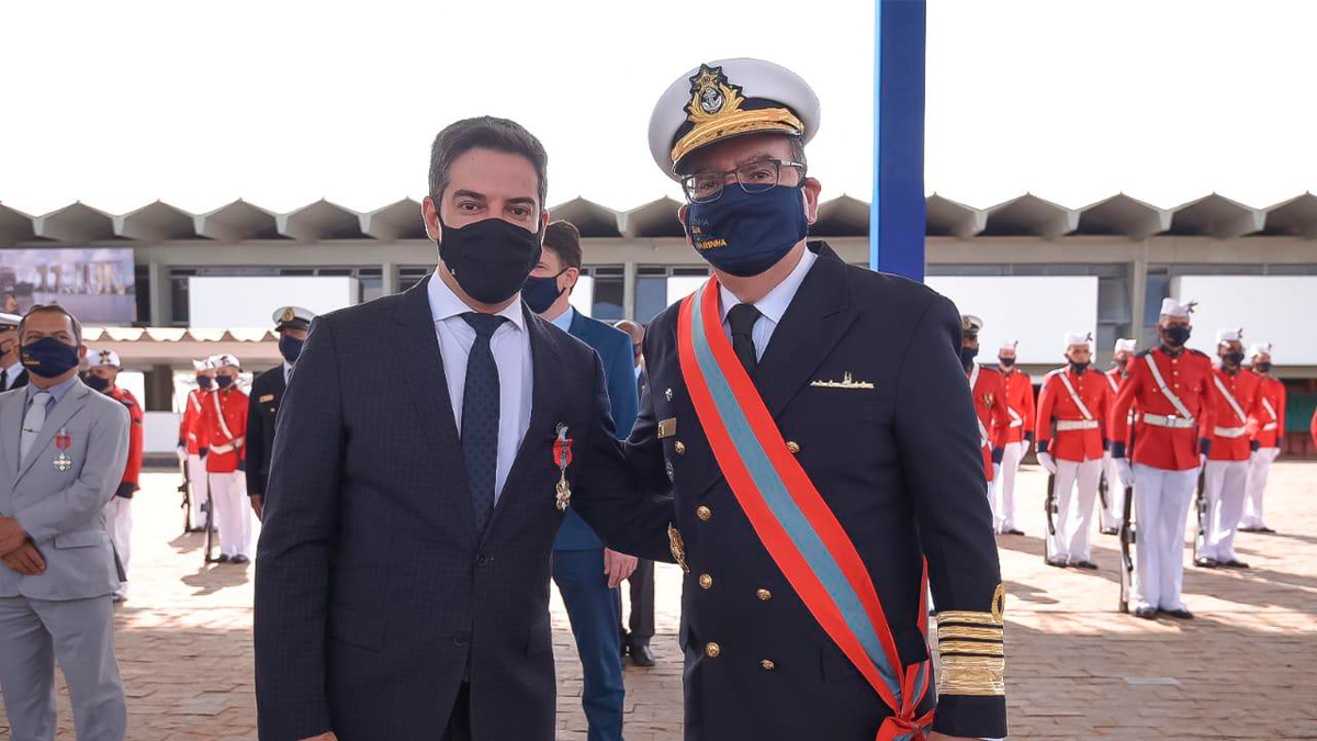 Ismael Alexandrino é condecorado com a Ordem do Mérito Naval da Marinha