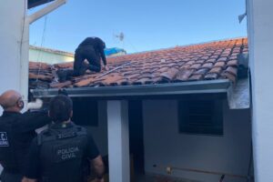 Iniciativa promove afastamento de três trabalhadores do órgão e confisca também móveis, imóveis e valores