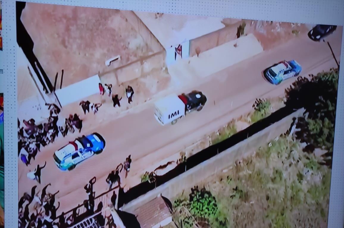 Corpo de Lázaro Barbosa segue para Goiânia (Foto: reprodução/TV Anhanguera)