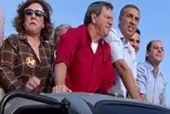 Prefeito José Gomes da Rocha na carreata em que foi morto (Foto: Divulgação)