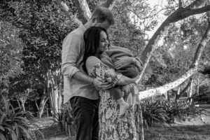 Príncipe Harry e Meghan apresentam filha à rainha por videochamada