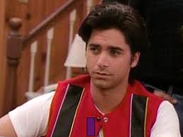 John Stamos rebate político que criticou 'Cruella' por ter personagem gay