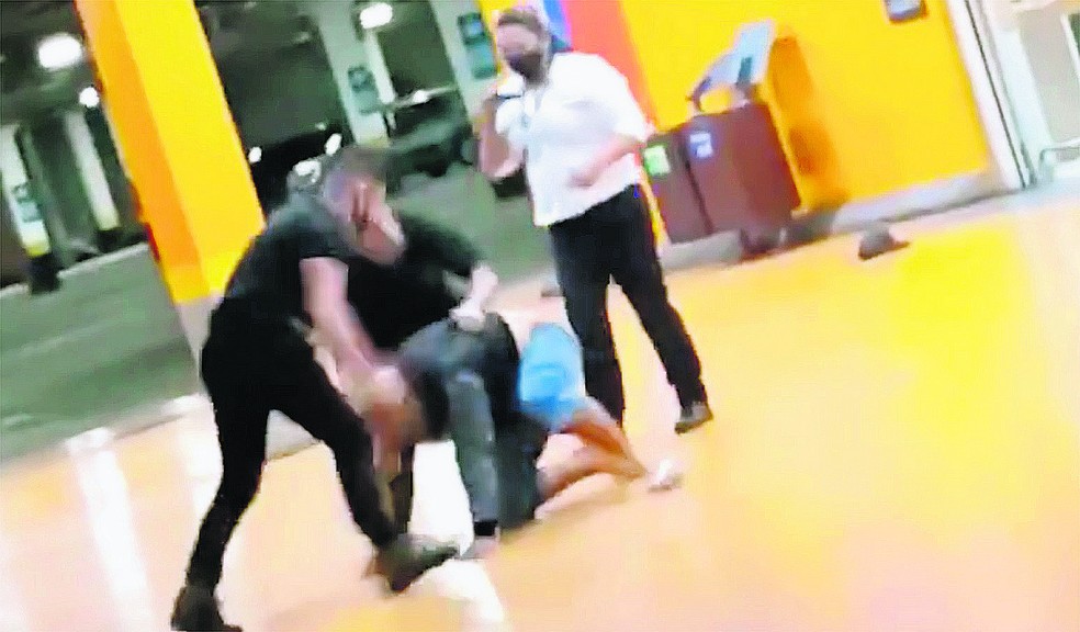 Carrefour fecha acordo e vai pagar R$ 115 milhões após morte de Beto Freitas