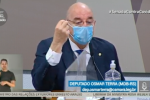 Deputado Osmar Terra na CPI da Covid, no Senado (Foto: Reprodução/TV Senado)